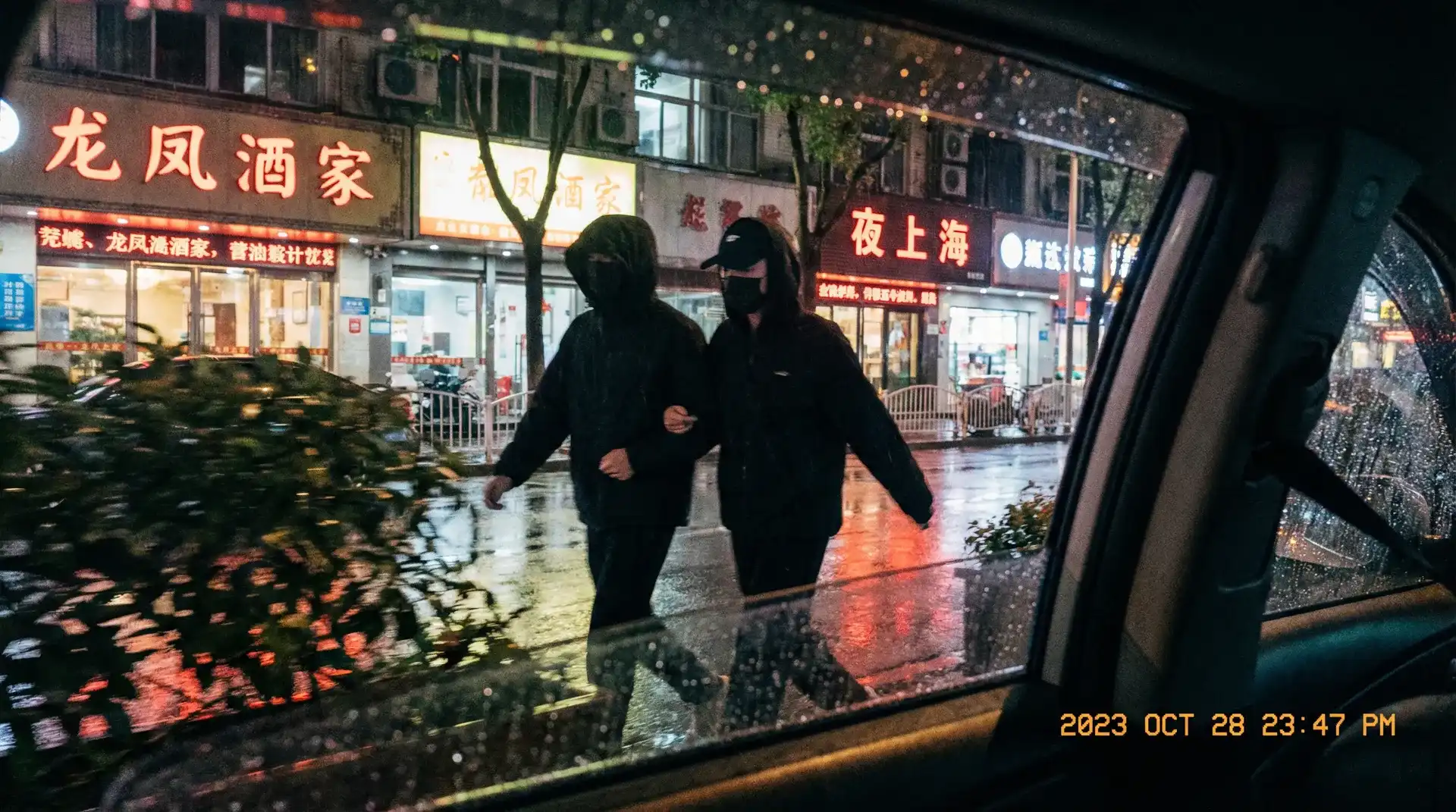 AI换脸周淑怡可以冲的 - 顶流明星深夜密会现场抓拍照片